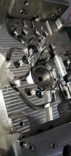 模具加工設(shè)備